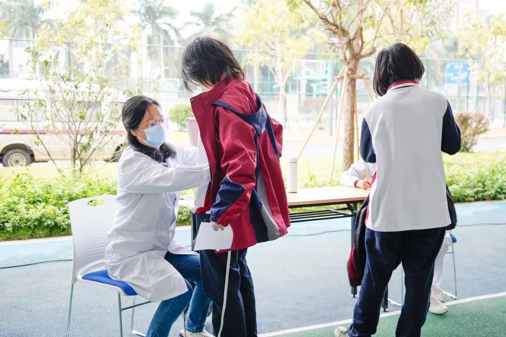 重视校园体检，守护学子健康！