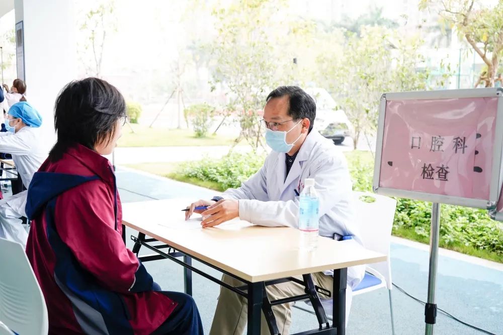 重视校园体检，守护学子健康！