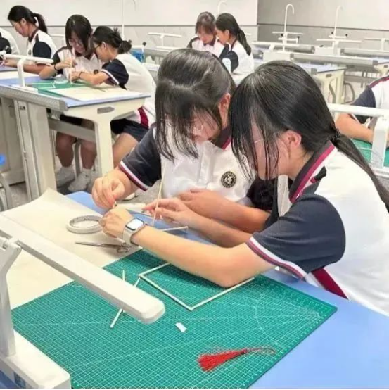 开课啦  校本课程启新航，志趣发展助成长！