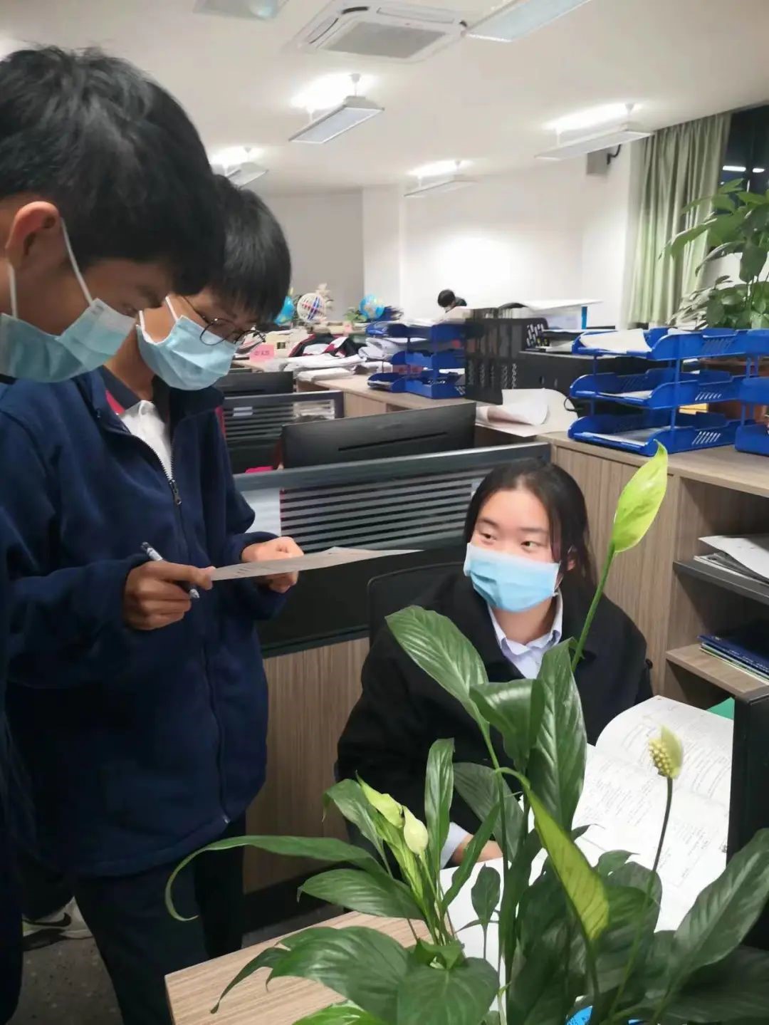 数学科组  手执粉笔，解世事代数；雄怀壮志，问人生几何！