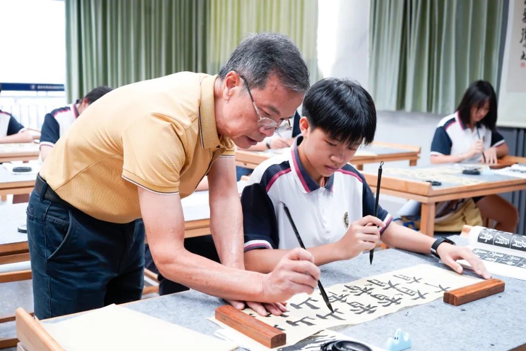 走进书法课堂  传承书法文化，彰显校本特色！