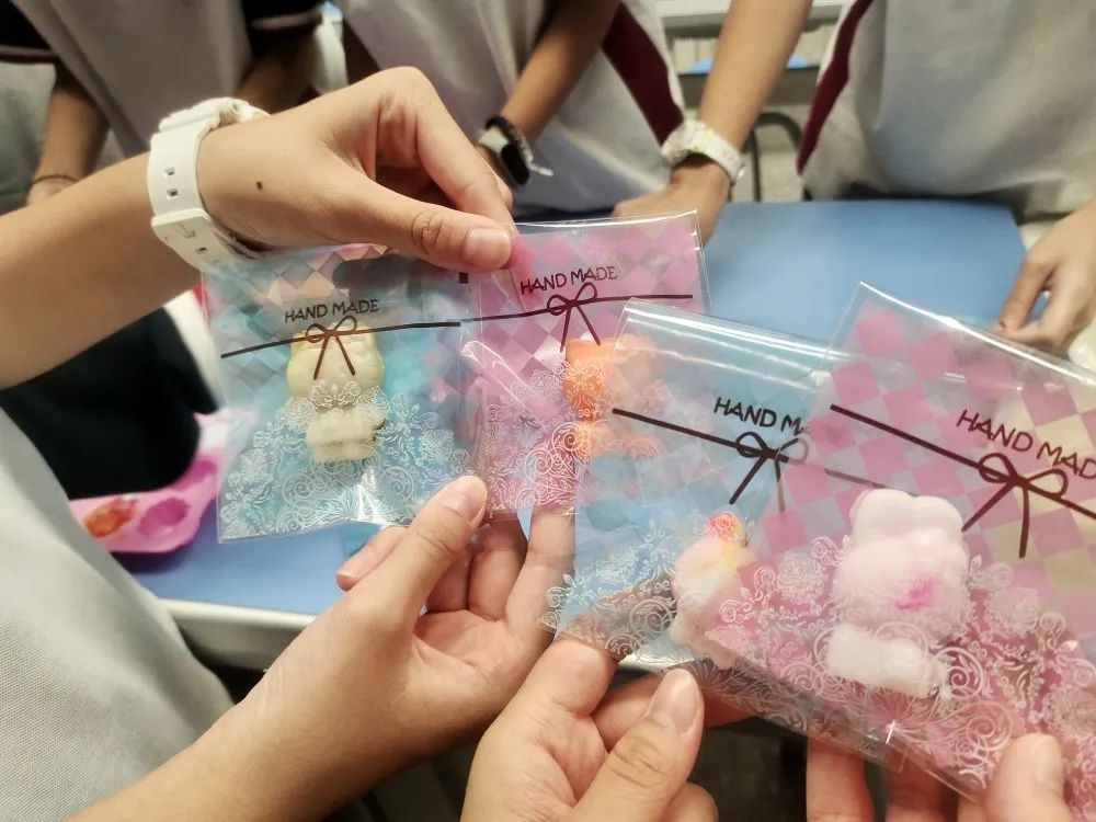 让学生爱上动手 特色校本课“玩”得开心，记得深刻！