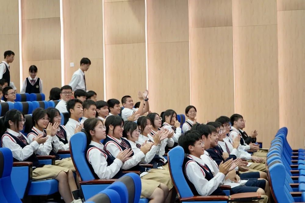 校长说  我们不是选拔适合教育的学生，而是创造适合不同学生的教育！