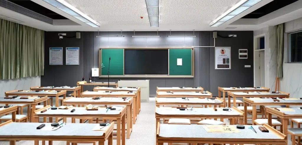 校本课程开课啦  校本课程齐绽放，多元发展促成长！