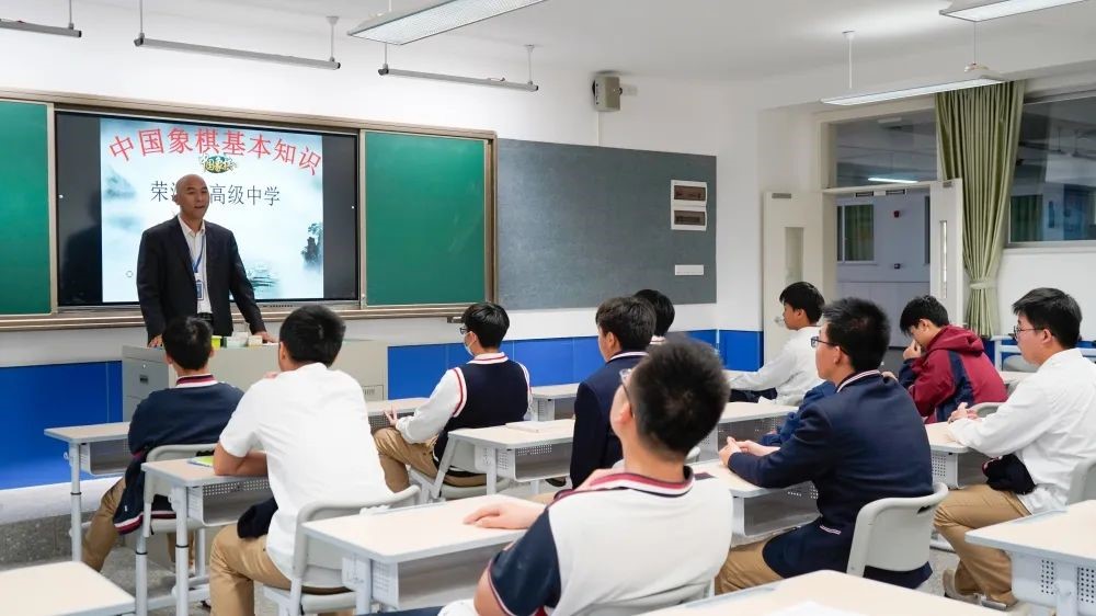 校本课程开课啦  校本课程齐绽放，多元发展促成长！