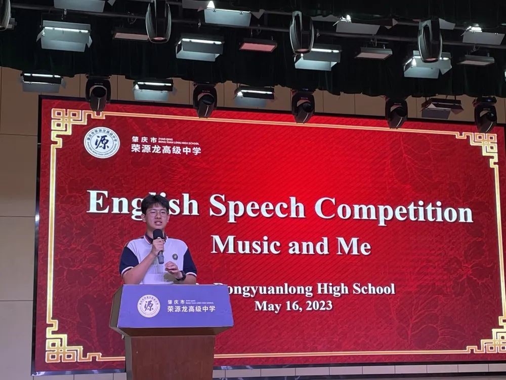 英语演讲比赛  “英”韵飞扬，“语”出精彩！