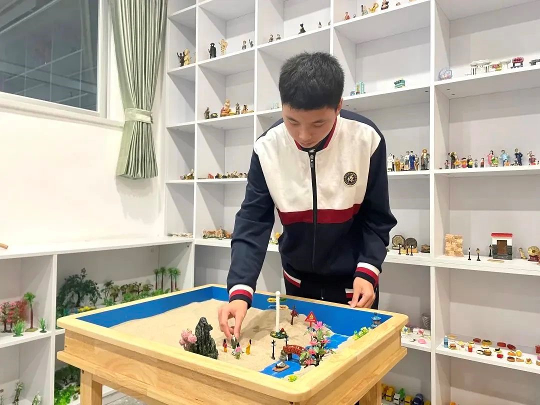 小小箱庭，大大世界—走进箱庭疗法校本课！