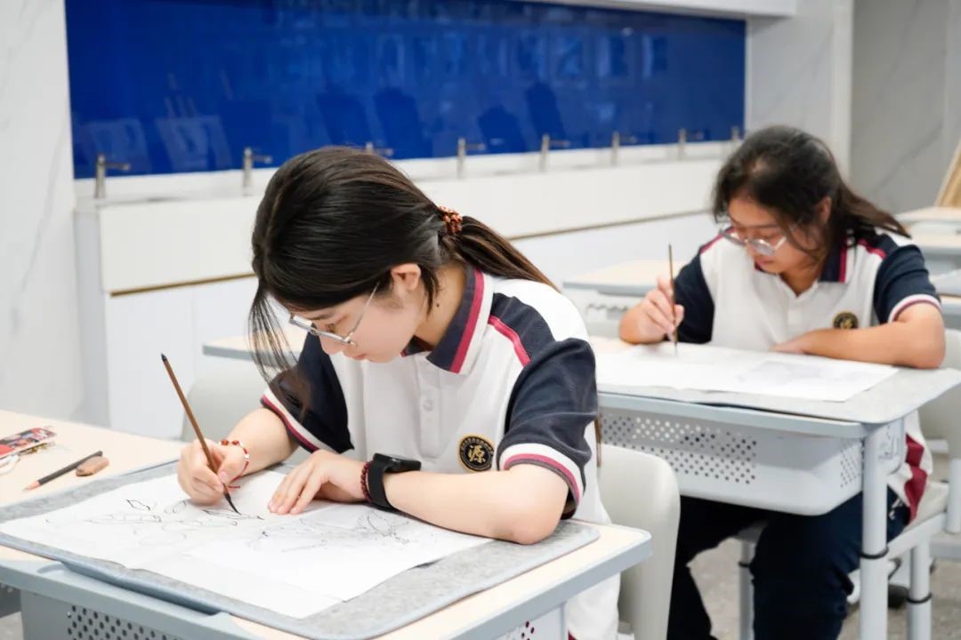 走进校本课  体验工笔花鸟技法，感悟国画之美！