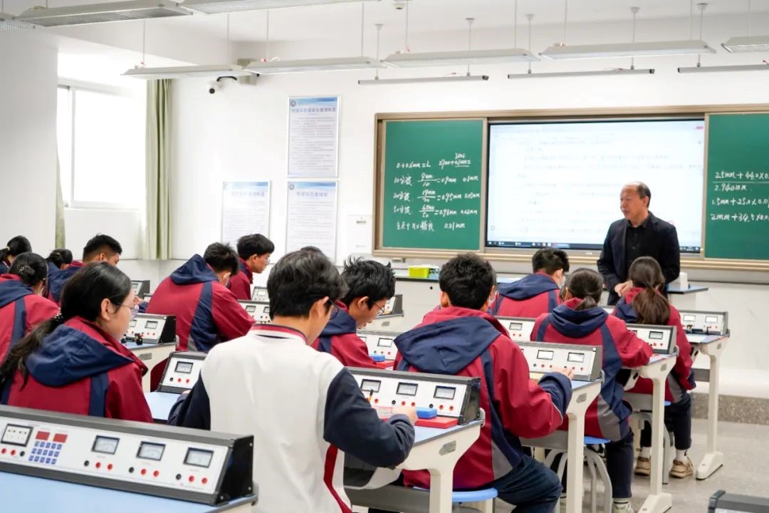 走进物理，感受科学的力量！