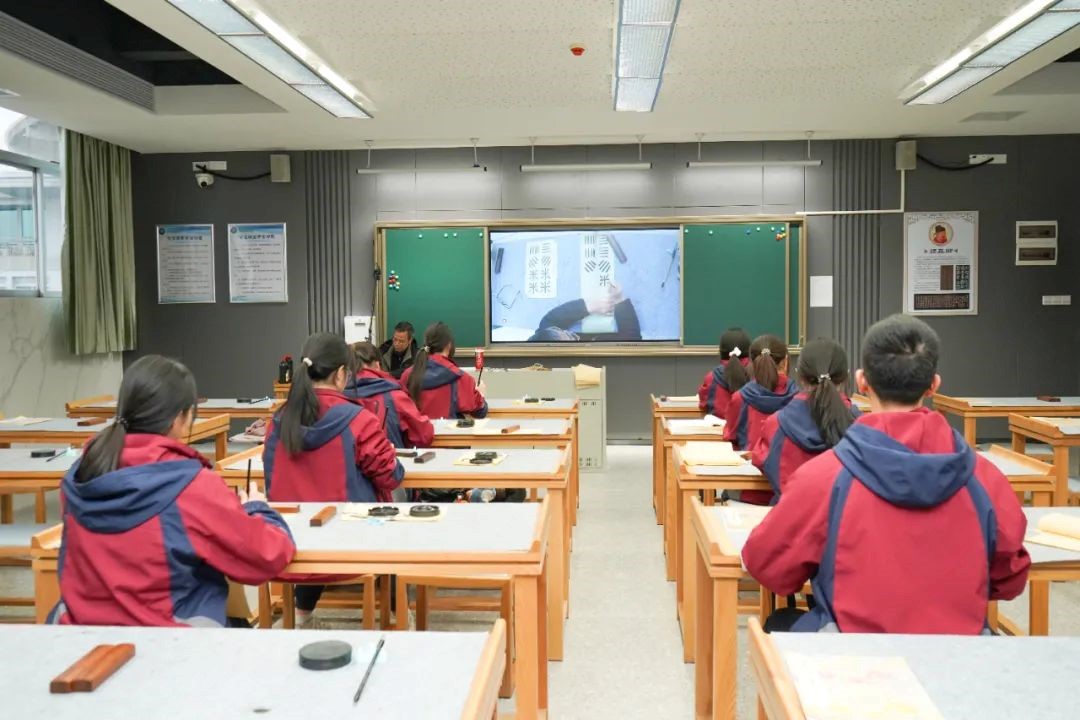 校本课程有新意 趁着春光再出发——荣源龙高一年级校本课程开课啦！