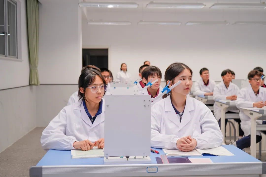 实验教学法  带领学生走进物理实验室，自主探究和实验操作！