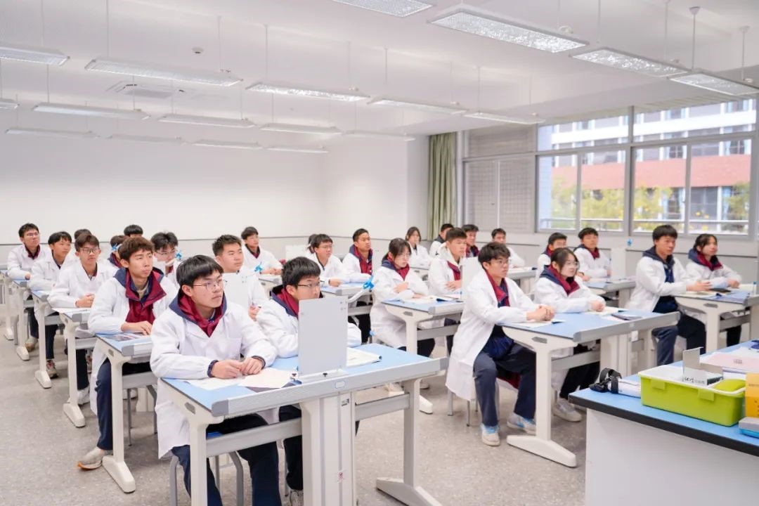 实验教学法  带领学生走进物理实验室，自主探究和实验操作！