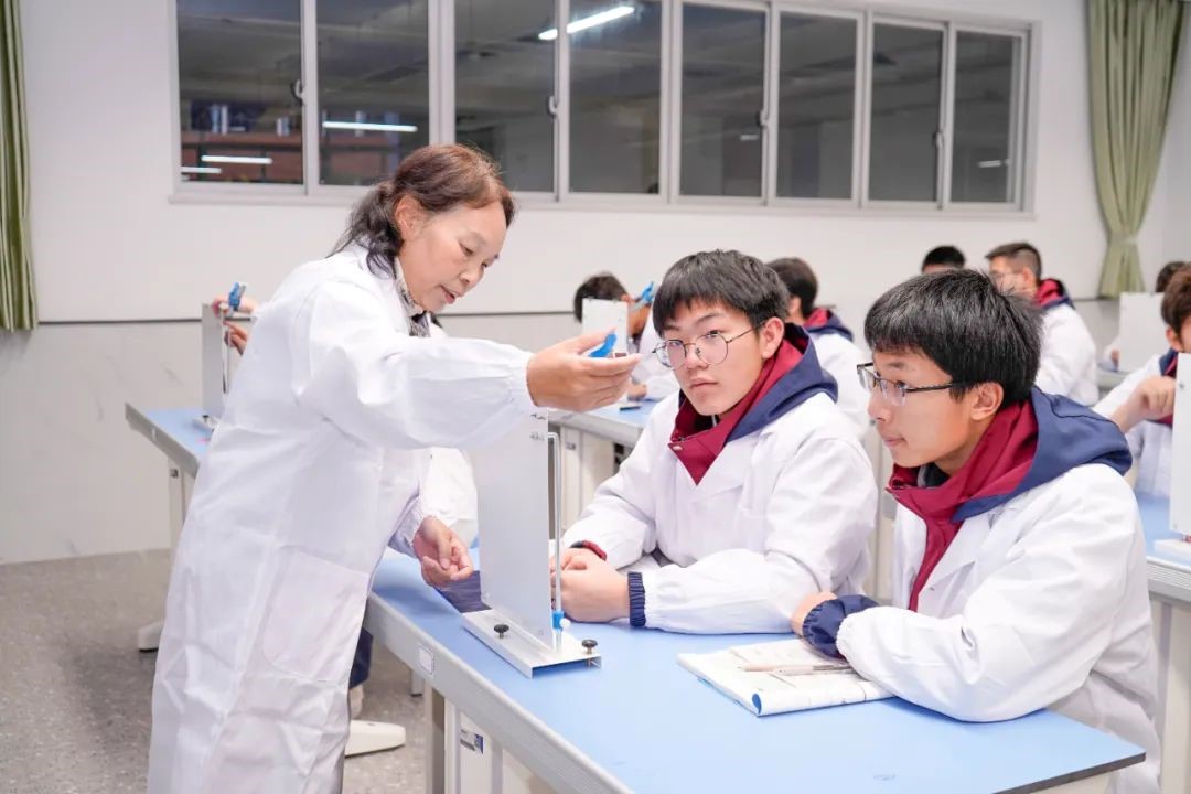 实验教学法  带领学生走进物理实验室，自主探究和实验操作！