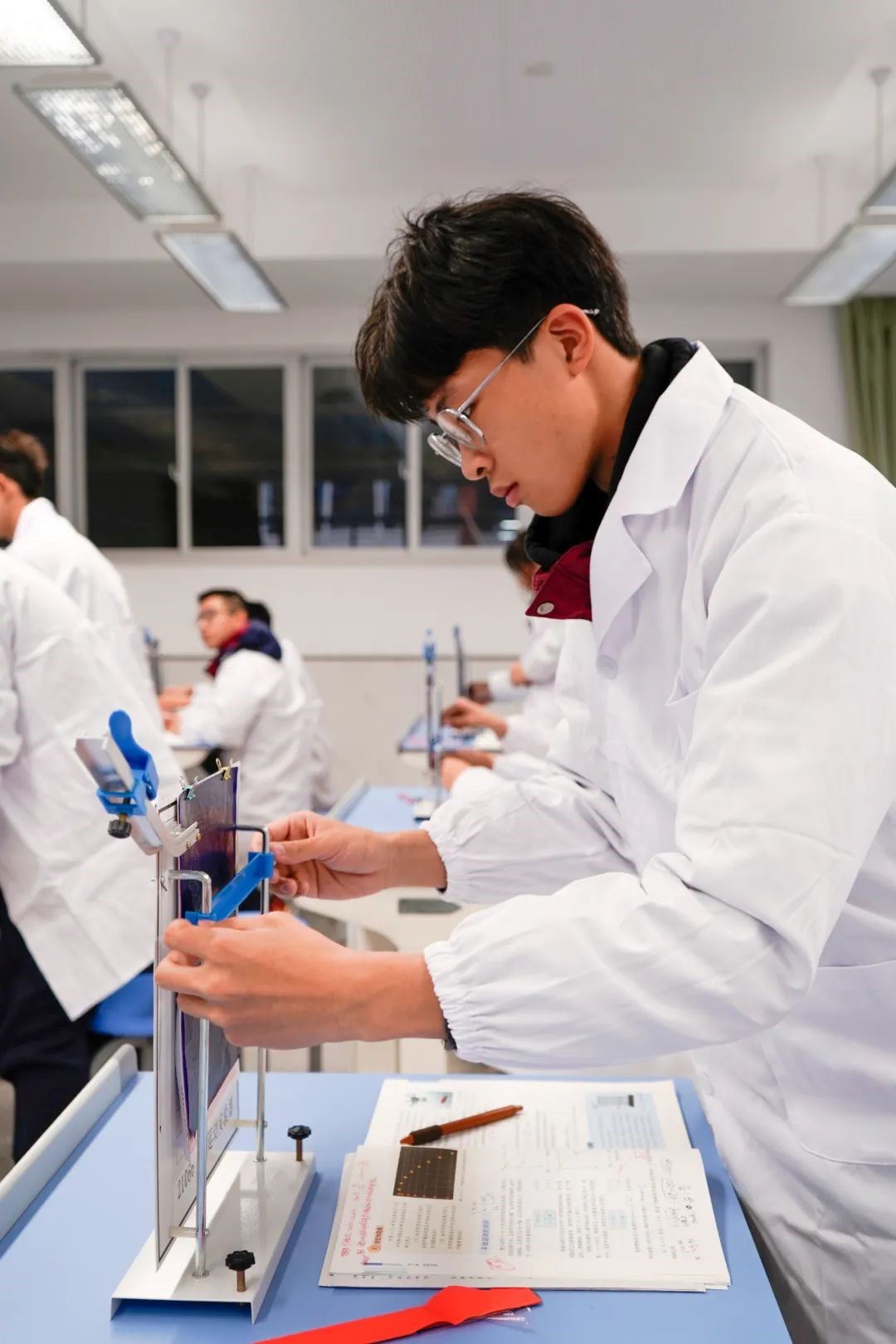 实验教学法  带领学生走进物理实验室，自主探究和实验操作！