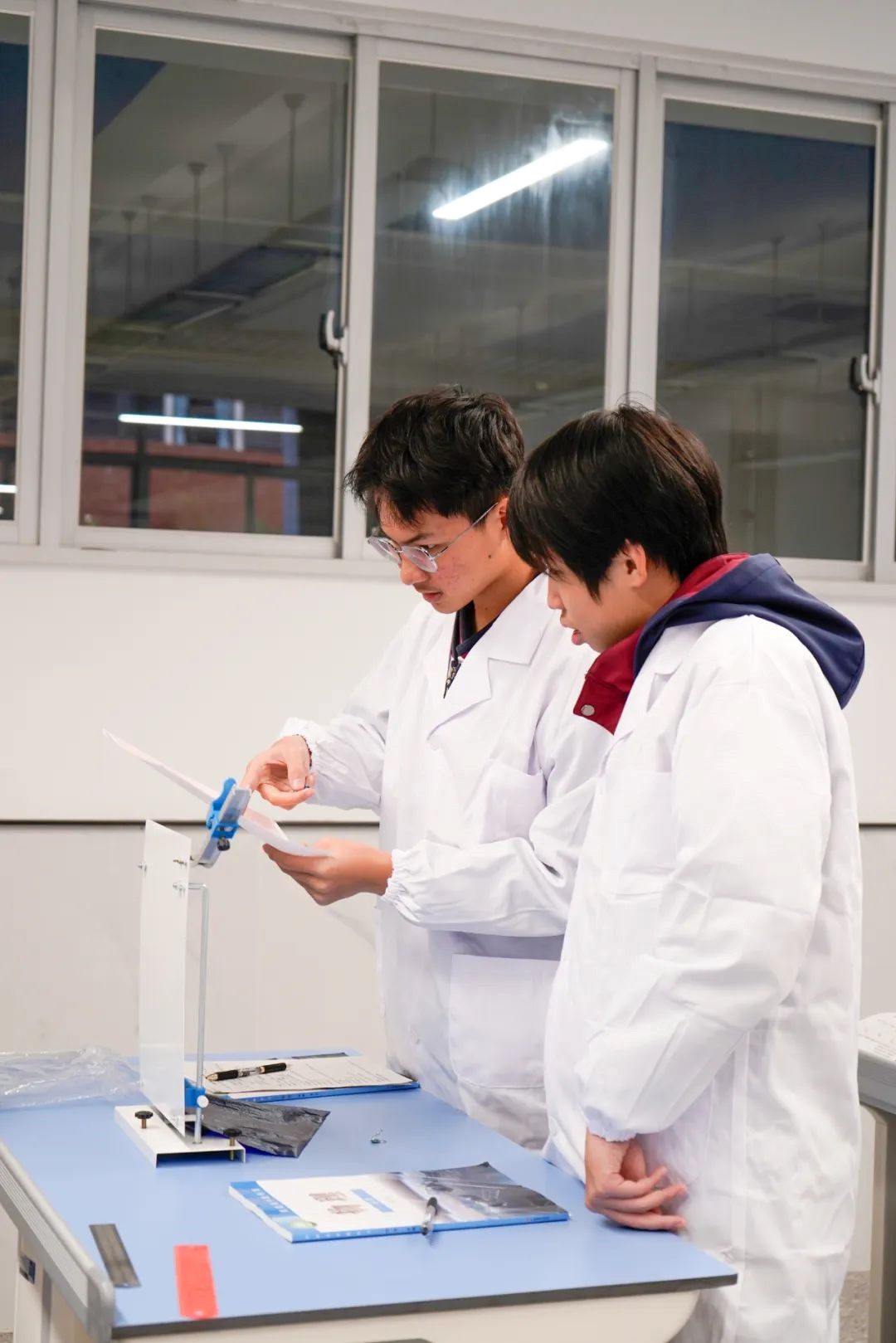 实验教学法  带领学生走进物理实验室，自主探究和实验操作！