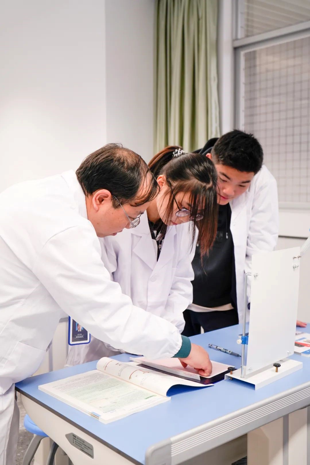 实验教学法  带领学生走进物理实验室，自主探究和实验操作！
