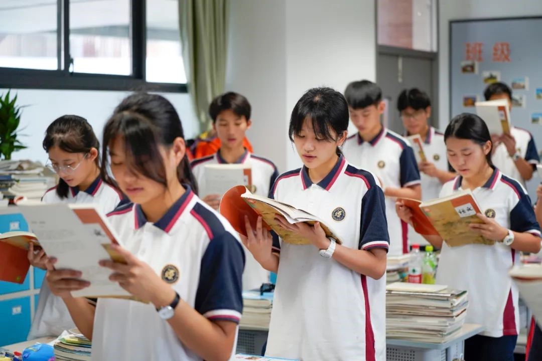 “语”你同行，“文”道远方  走进语文科组