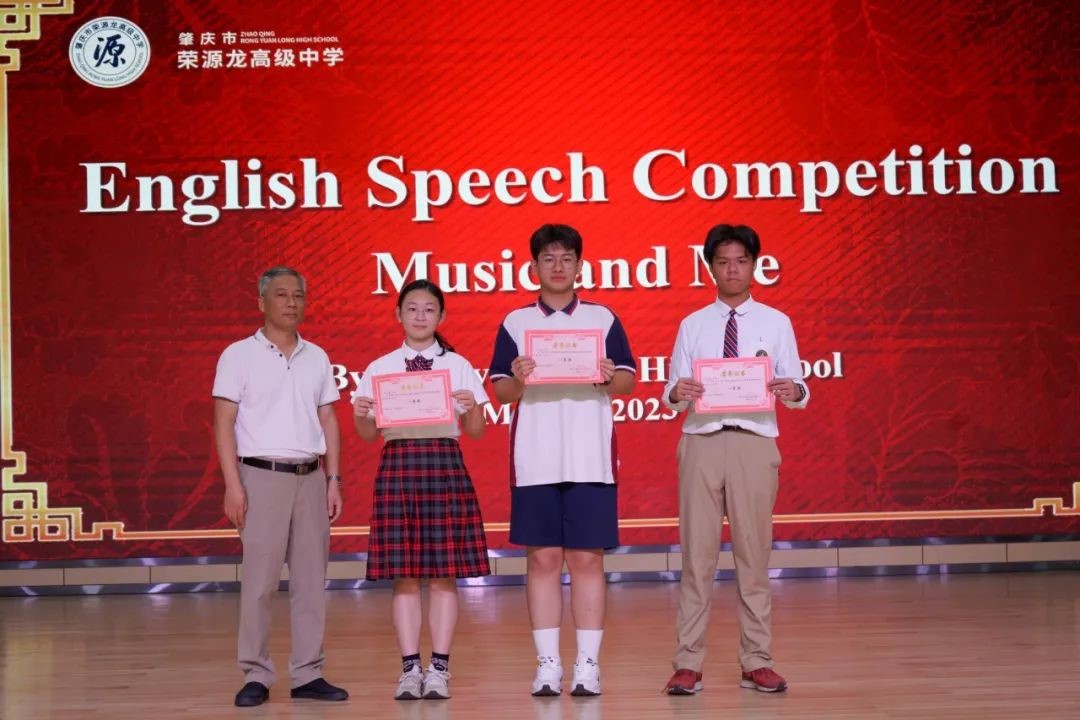 英语单科，全区第一  追求卓越 奋勇向前！