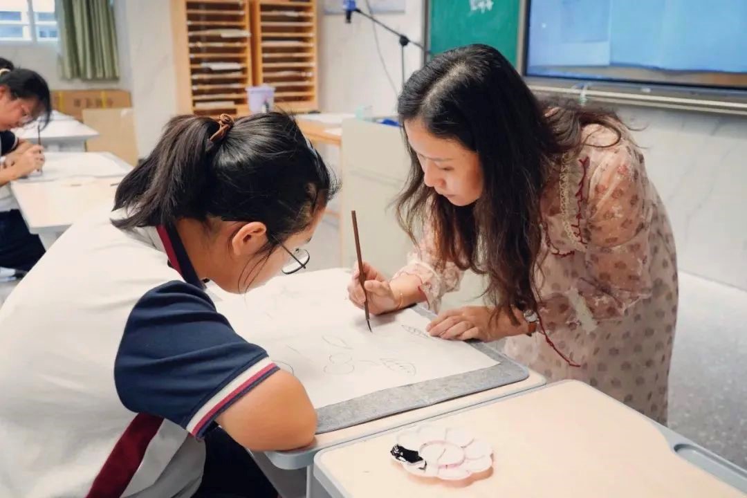 踔厉奋进 “艺”路生花  
