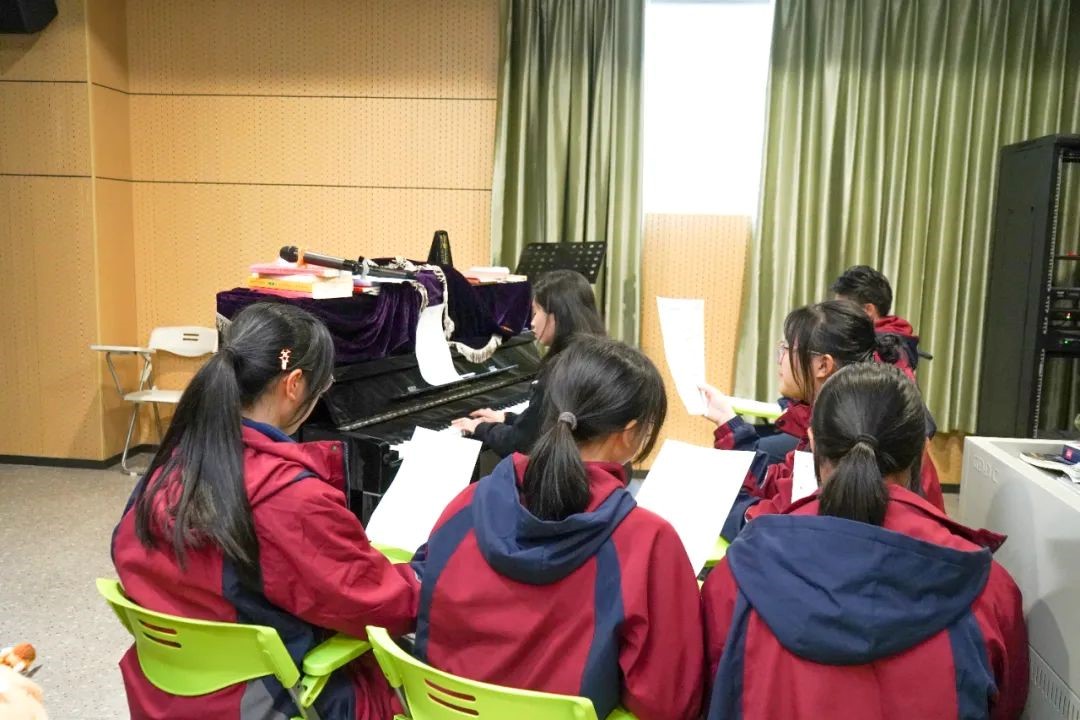 踔厉奋进 “艺”路生花  