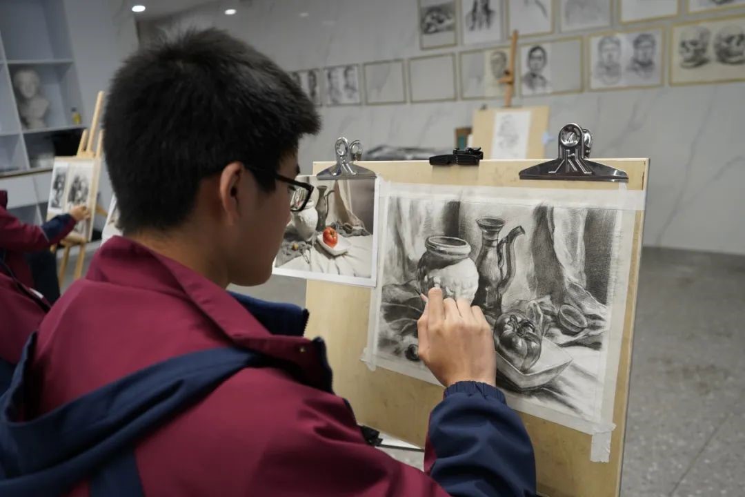 踔厉奋进 “艺”路生花  