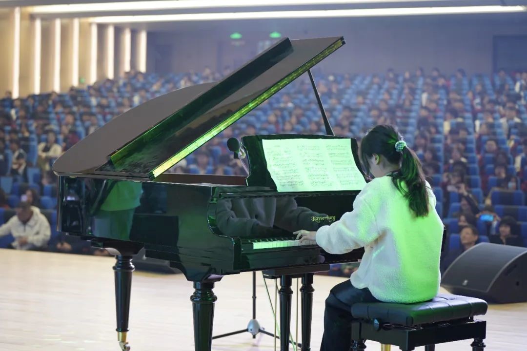 踔厉奋进 “艺”路生花  