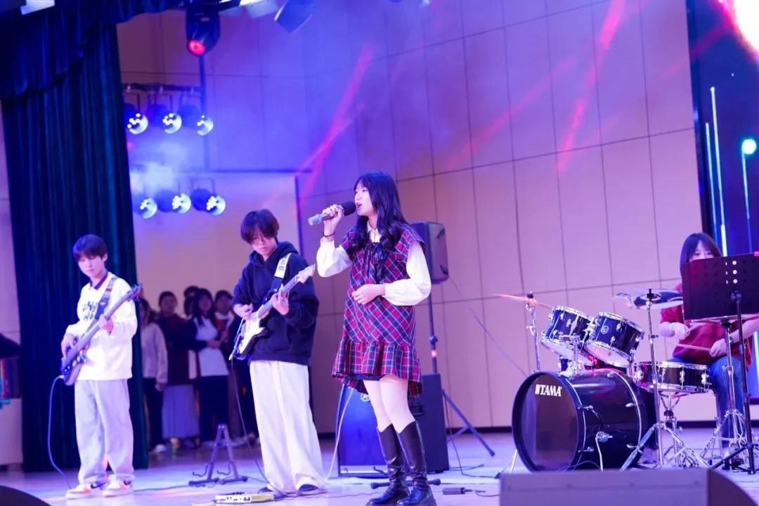 踔厉奋进 “艺”路生花  