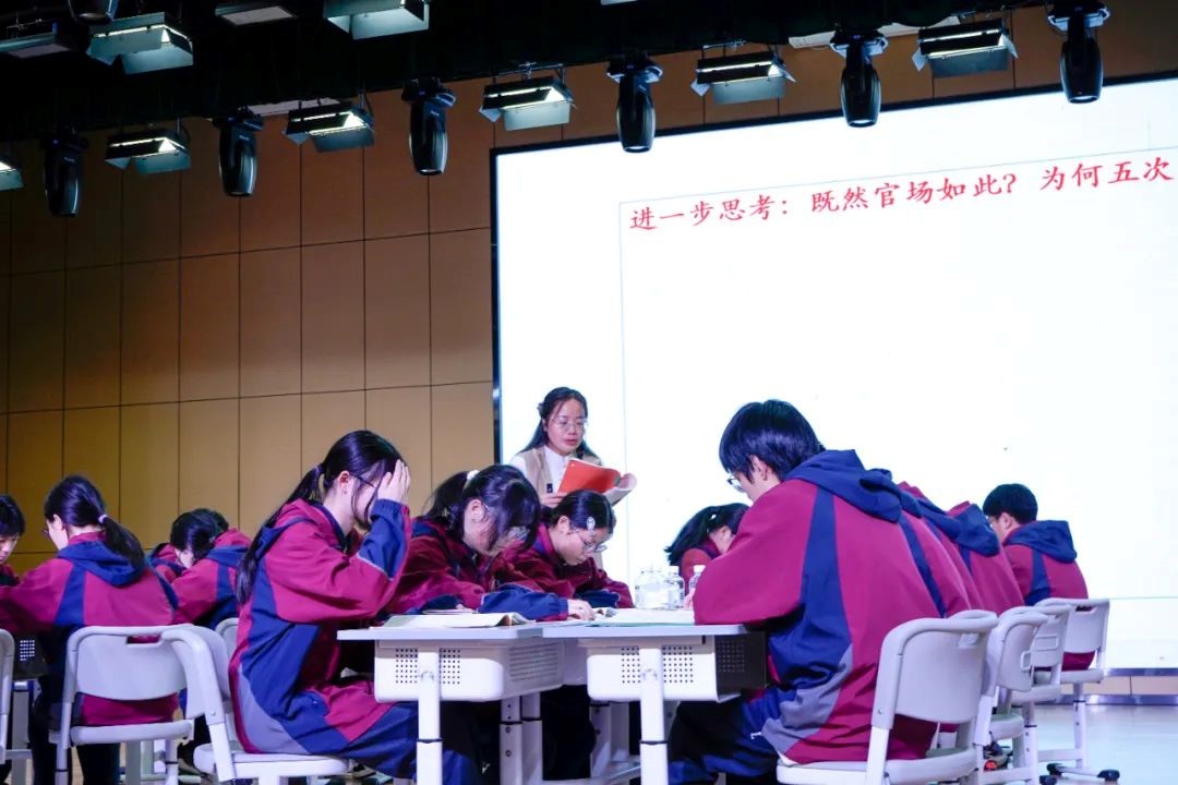 相聚荣源龙 ，“研”语绽芳华  肇庆市高二语文新教材教学培训会在我校圆满完成