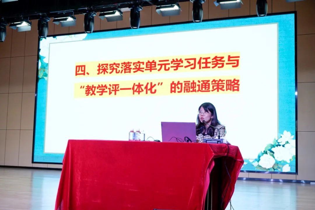 相聚荣源龙 ，“研”语绽芳华  肇庆市高二语文新教材教学培训会在我校圆满完成