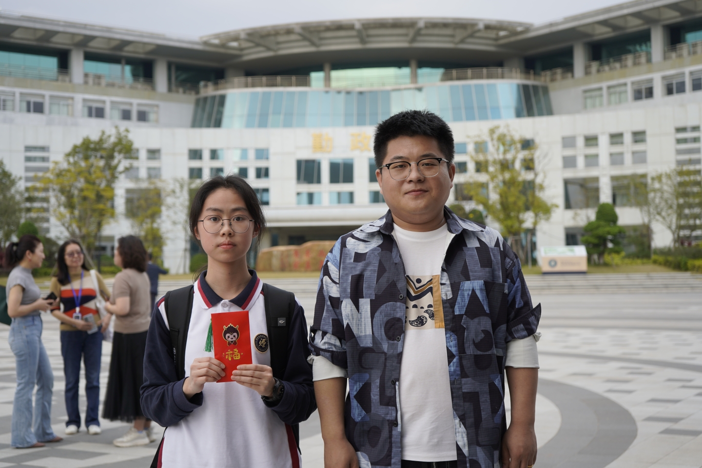 “龙”光焕发新学期 | 开学红包你领了吗？