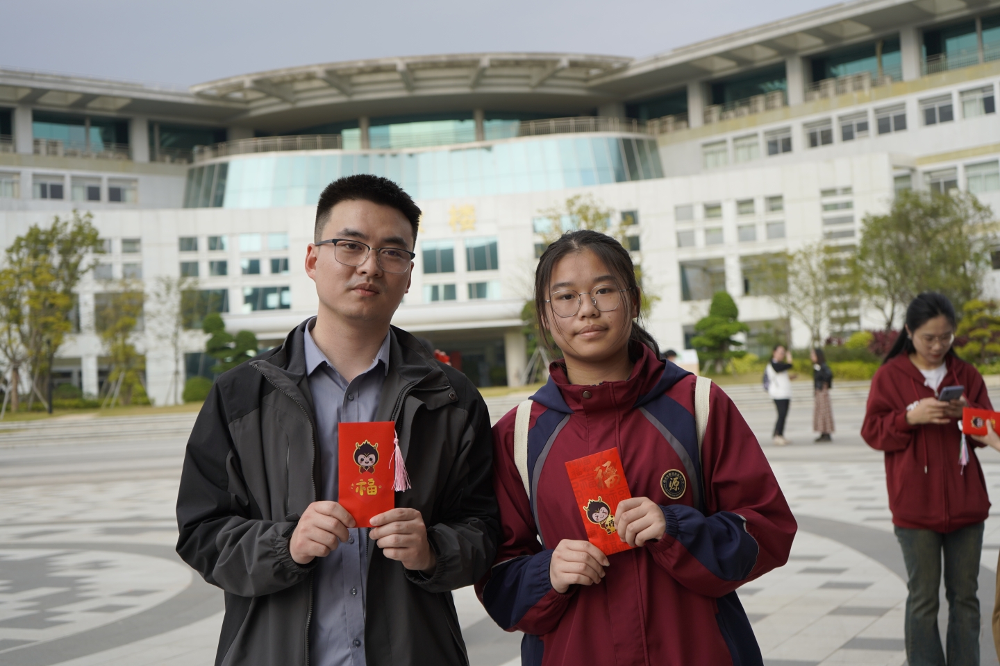 “龙”光焕发新学期 | 开学红包你领了吗？