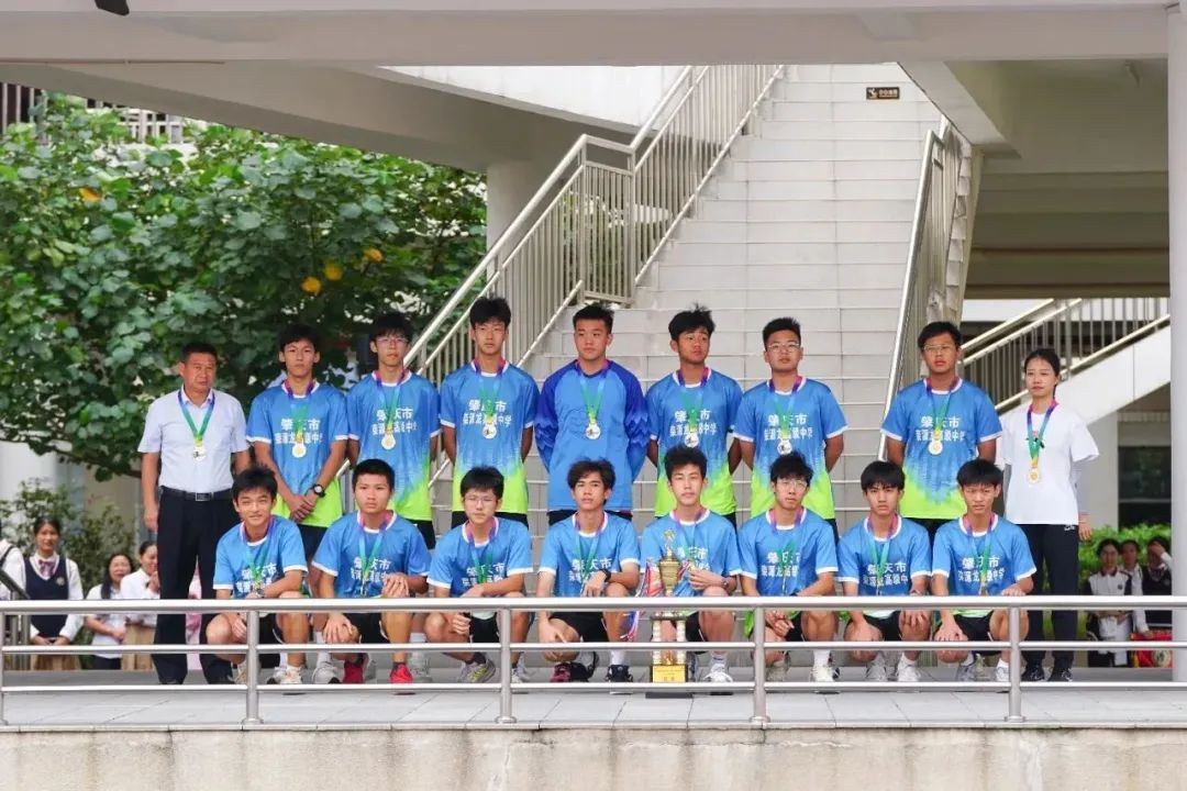 喜报！我校获得2023年肇庆市“市长杯”青少年校园足球联赛高中男子组亚军！