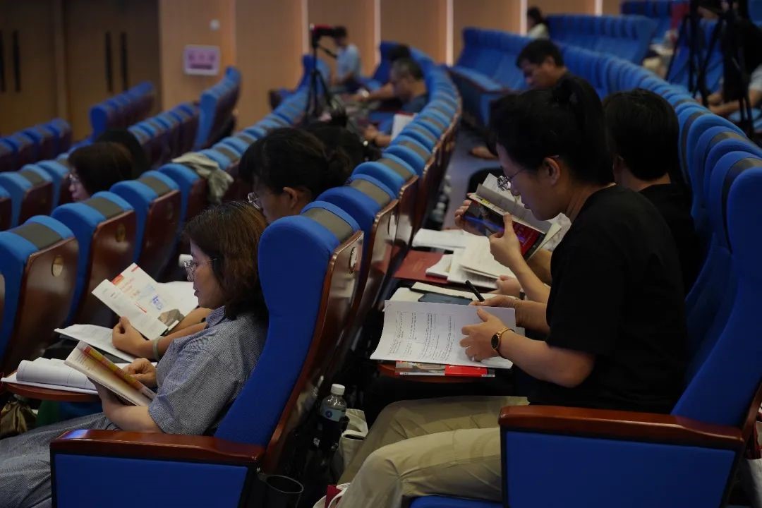 2024年高要区英语教师专业成长和“整本书阅读”专题培训活动在我校顺利举行！