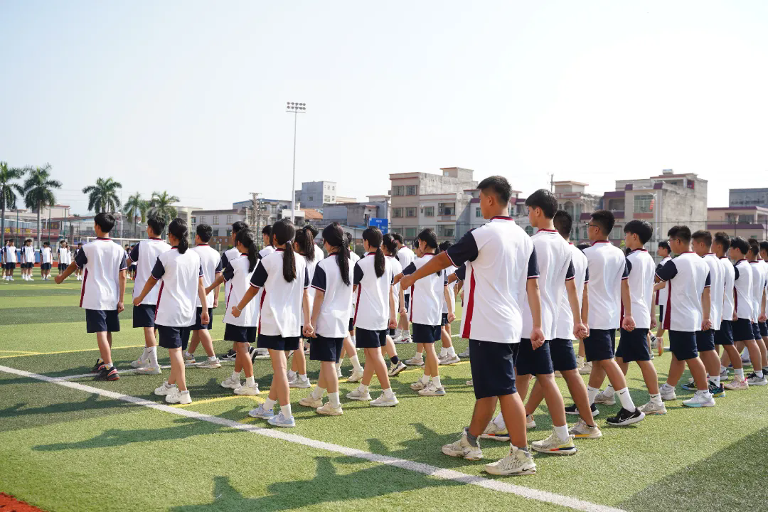 强青年体魄，立华夏脊梁——2024级肇庆市荣源龙高级中学高一年级军训开营仪式