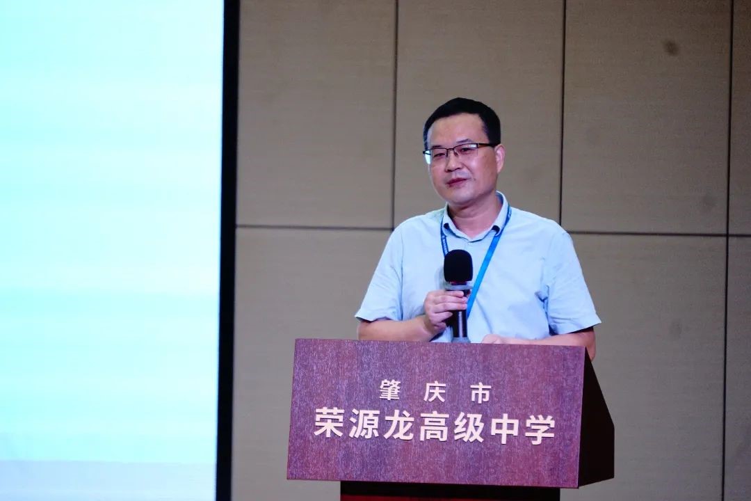 谈高考 树目标 成就大学梦想荣源龙高级中学学生职业生涯发展规划专题讲座