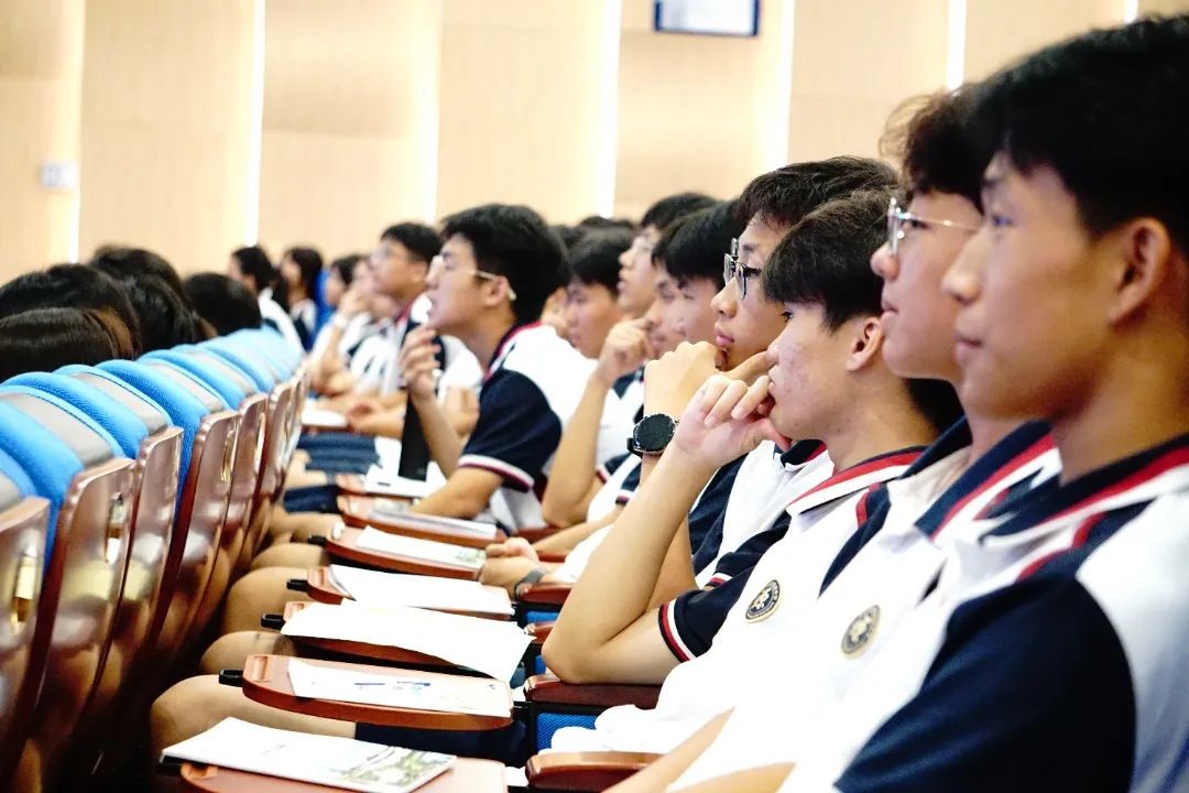 谈高考 树目标 成就大学梦想荣源龙高级中学学生职业生涯发展规划专题讲座