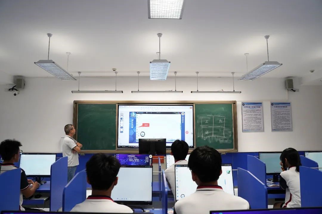 校本课程新启航，激发潜能无限量2024-2025学年（上）高一年级校本课程开课啦！