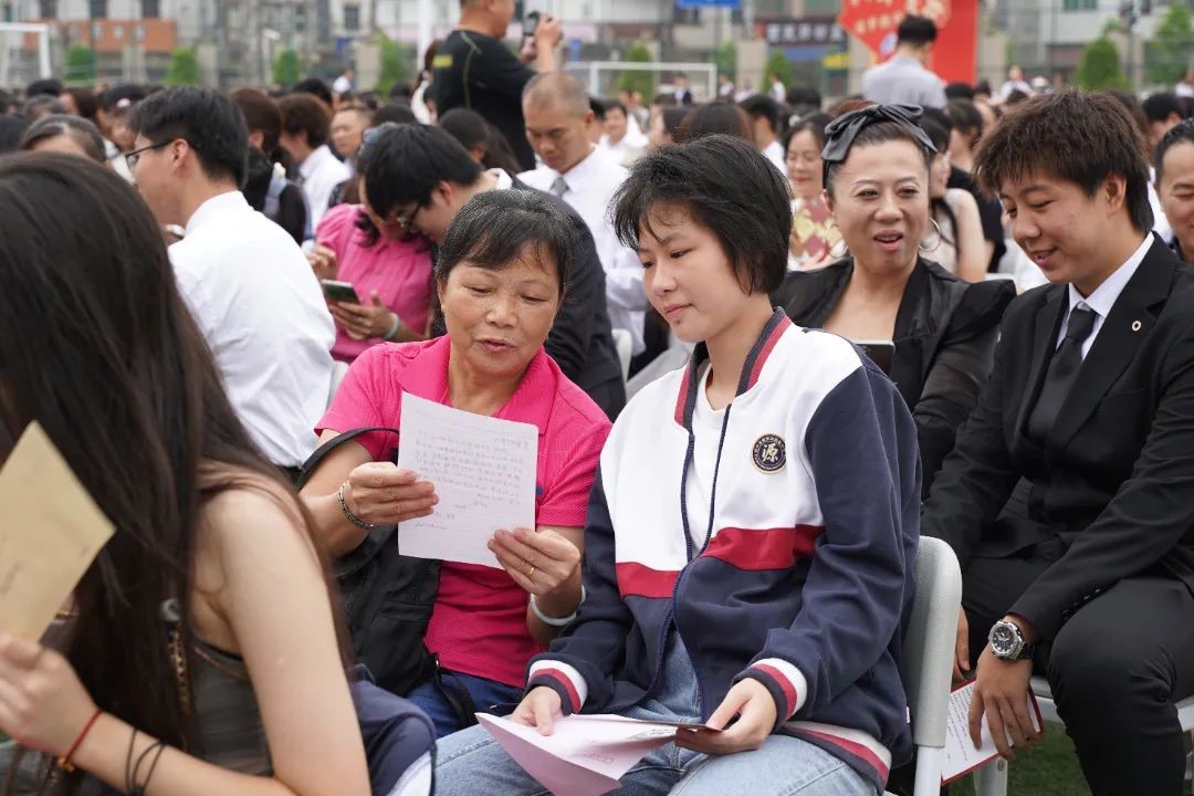 年少鸿鹄志，拼搏正当时——荣源龙高级中学隆重举行2025届高三学生成人礼