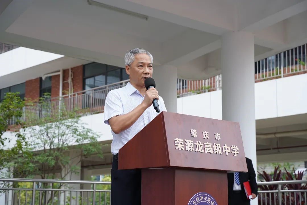 年少鸿鹄志，拼搏正当时——荣源龙高级中学隆重举行2025届高三学生成人礼