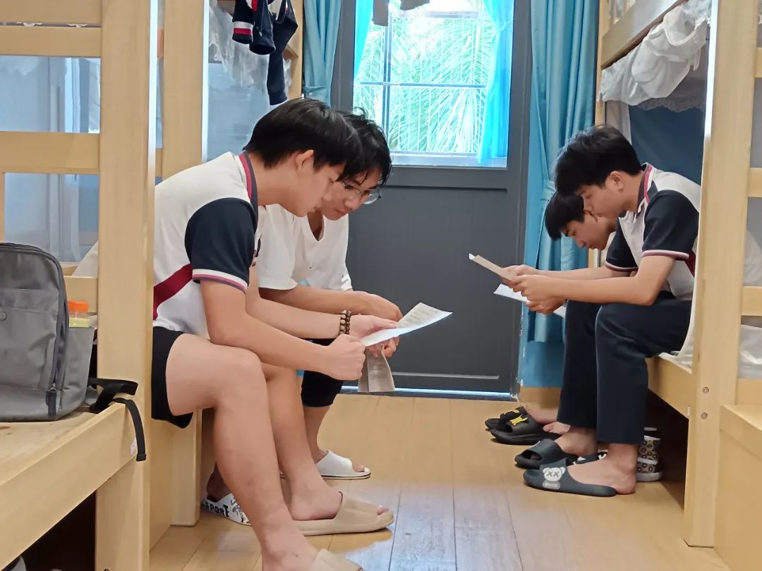 文明之光 照亮校园—宿舍精神文明学习活动