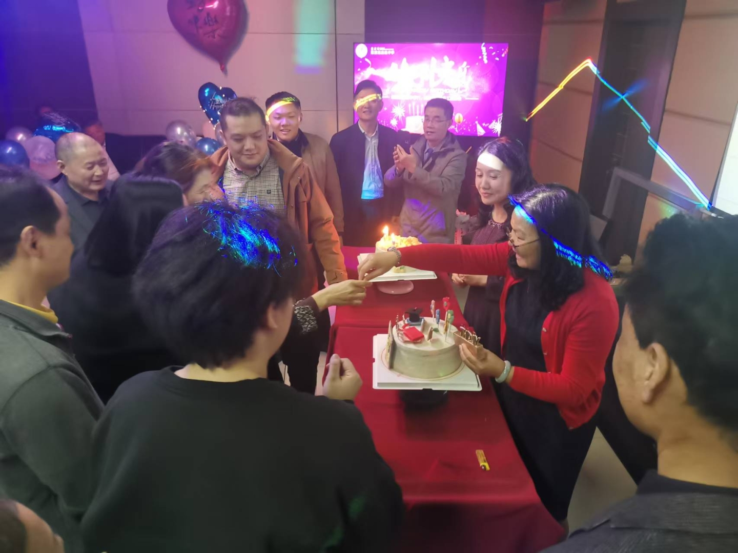 温暖相聚，共庆生辰——教职员工生日聚会