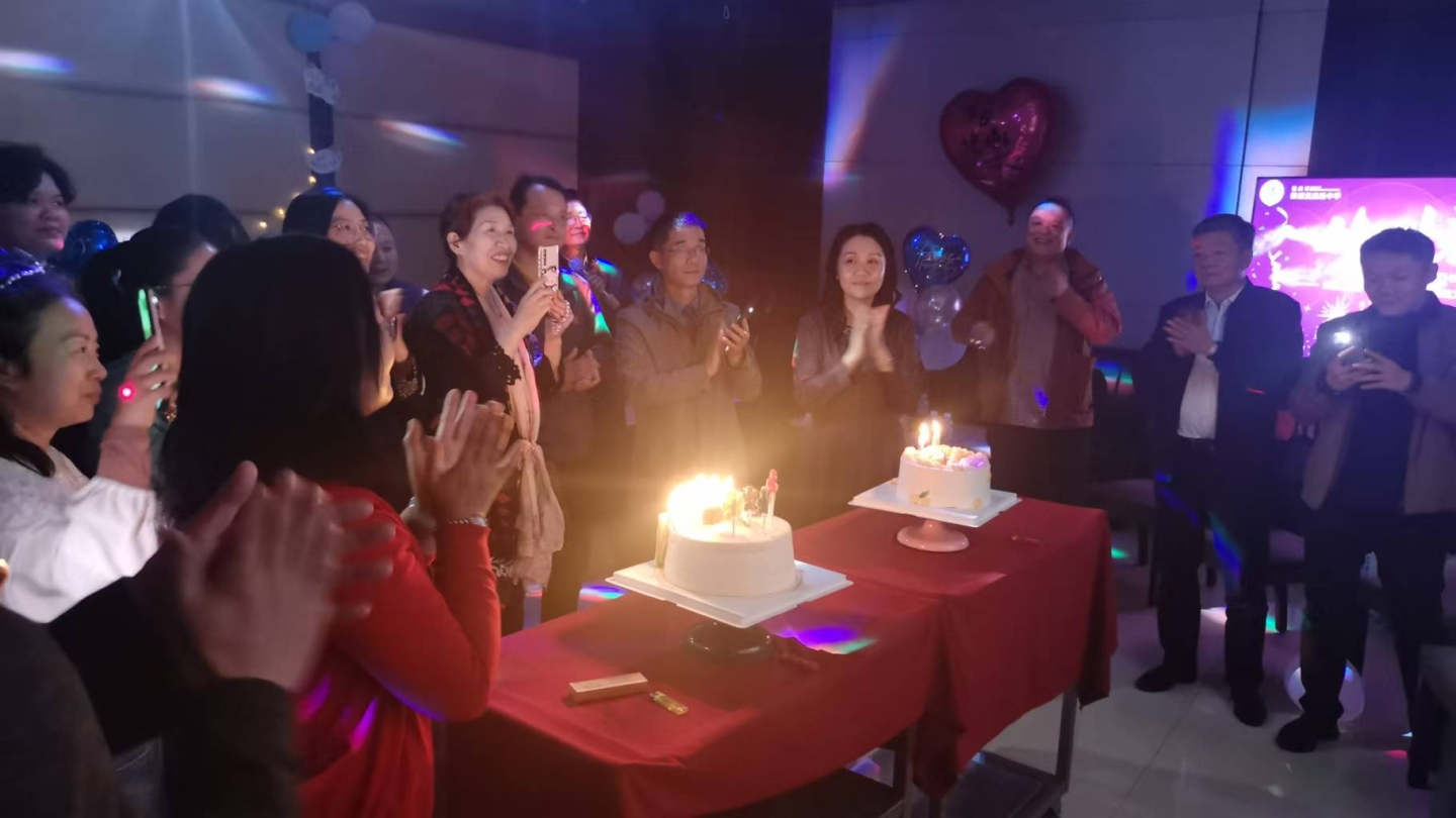 温暖相聚，共庆生辰——教职员工生日聚会