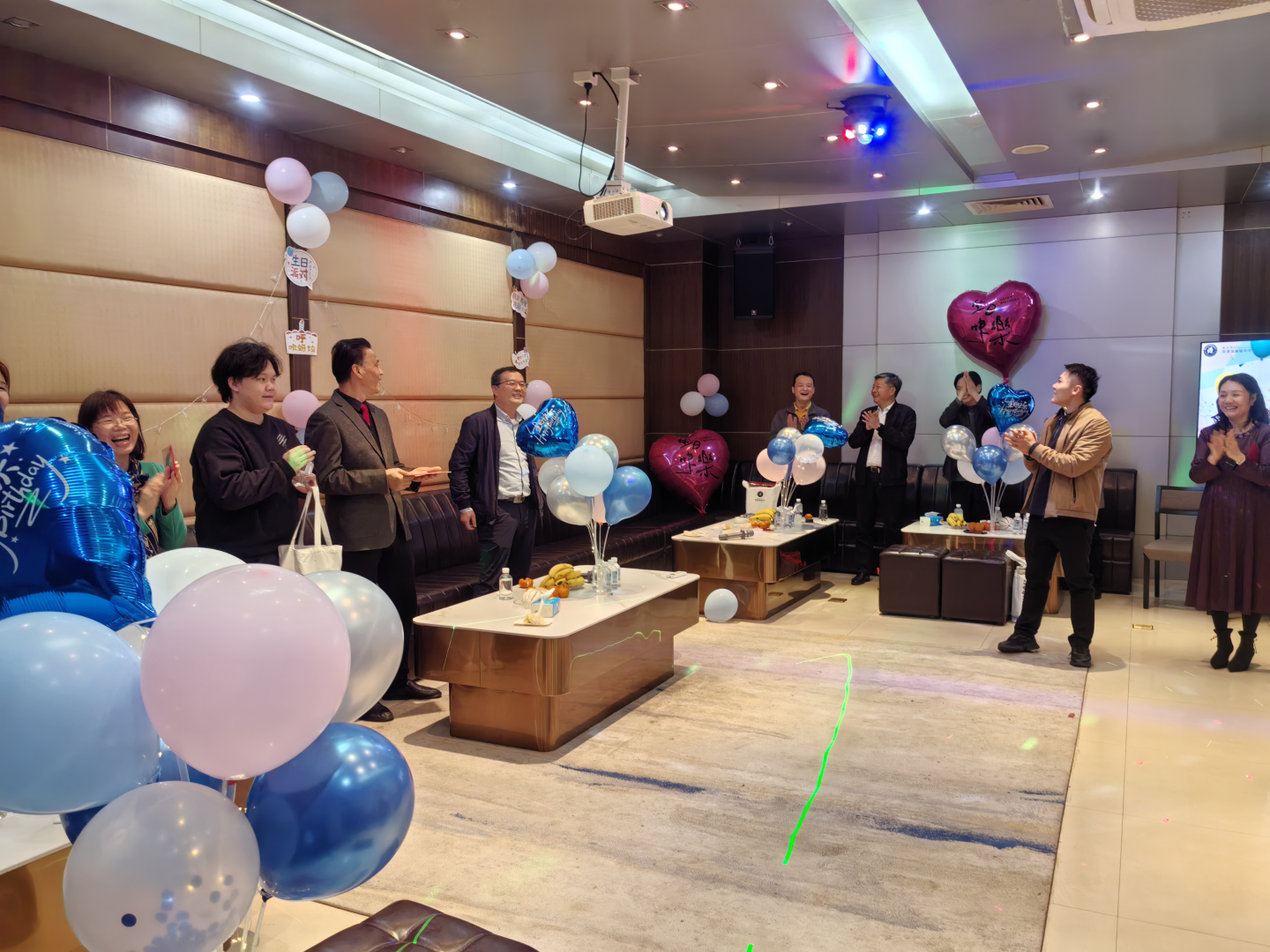温暖相聚，共庆生辰——教职员工生日聚会