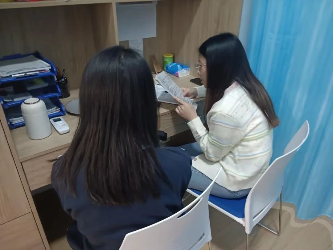 守护成长，引领方向——学校生活指导老师的辛勤付出