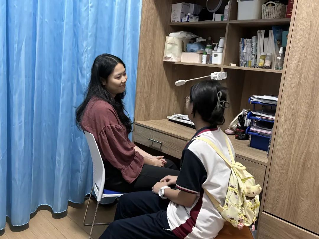 守护成长，引领方向——学校生活指导老师的辛勤付出