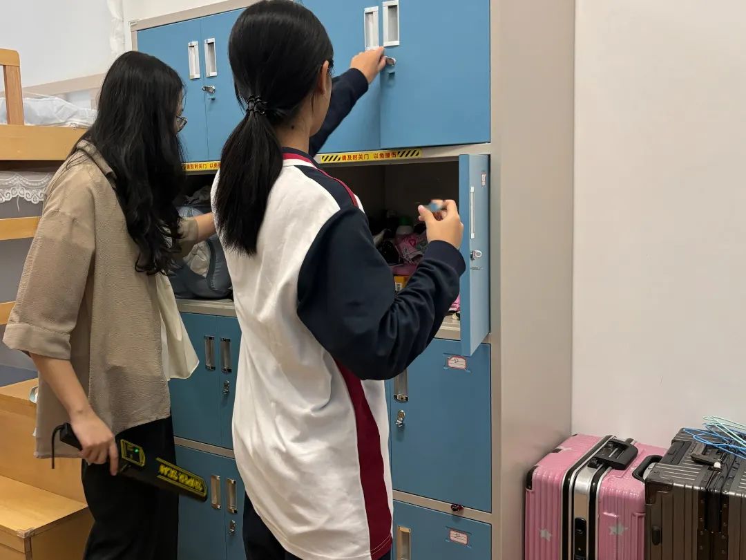 守护成长，引领方向——学校生活指导老师的辛勤付出
