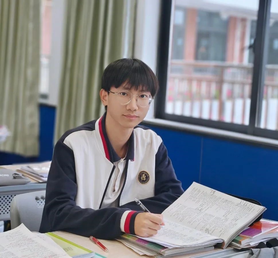 荣源龙高级中学高一级学霸风采