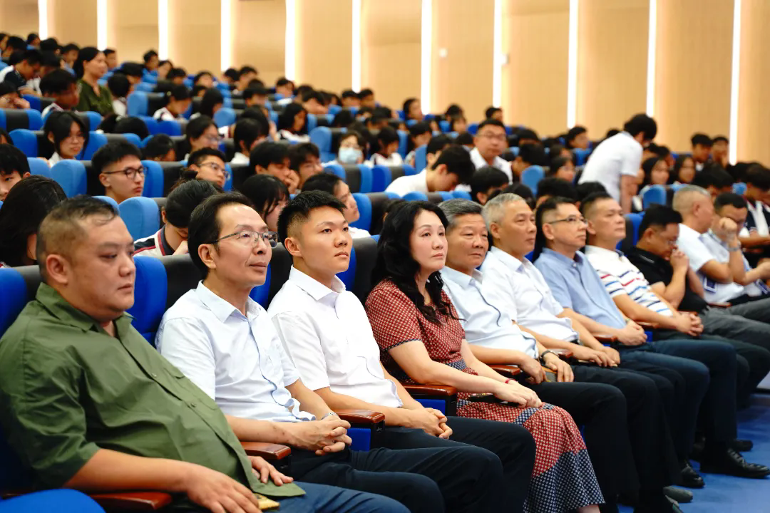 盛况空前！共迎新学期新希望——肇庆市荣源龙高级中学2024-2025学年第一学期开学典礼