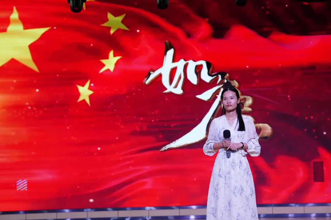 荣源龙高级中学举办“祖国好，庆国庆”庆祝新中国成立75周年文艺汇演活动，向祖国献礼!