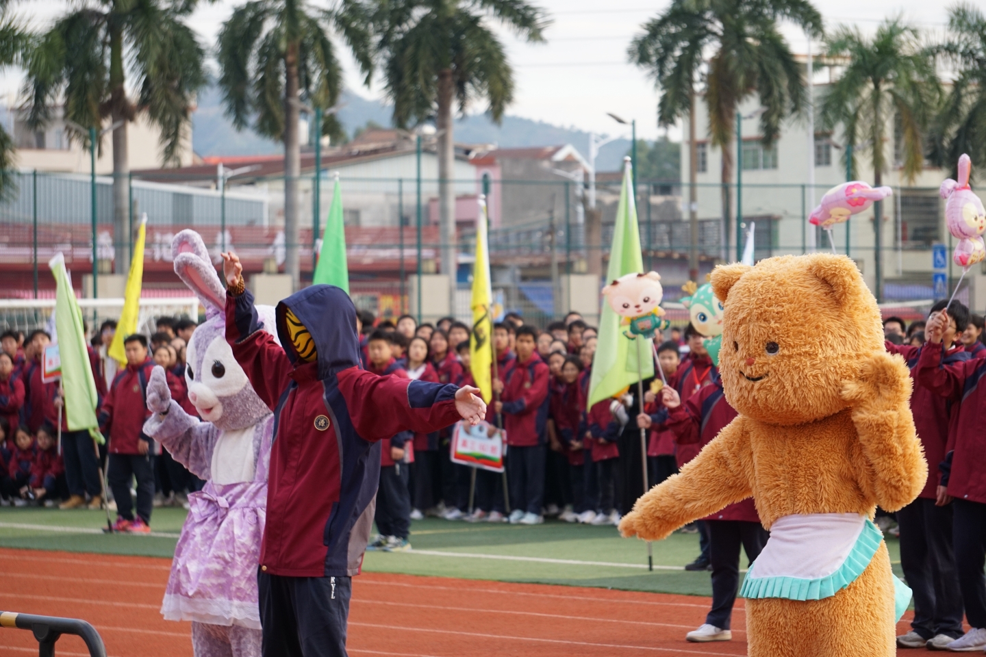 弘扬体育精神，炫动活力青春——荣源龙高级中学第三届体育节暨田径运动会盛大举行